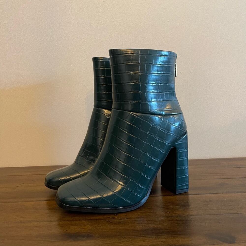 Inesa Block Heeled Ankle Boot Womens Green Croc Size 6 JustFab